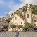 Le Palme Tra Taormina E Catania *