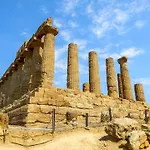 Le Palme Tra Taormina E Catania * Linera