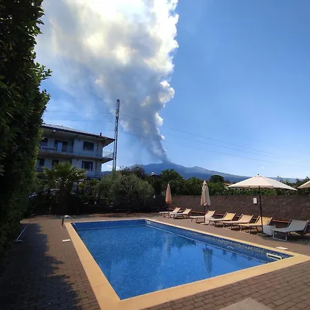 Le Palme Tra Taormina E Catania