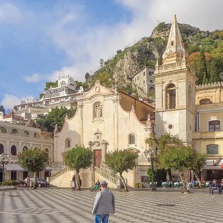 Le Palme Tra Taormina E Catania *
